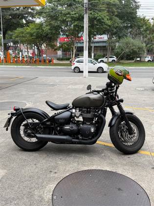 TRIUMPH BONNEVILLE BOBBER 1200 